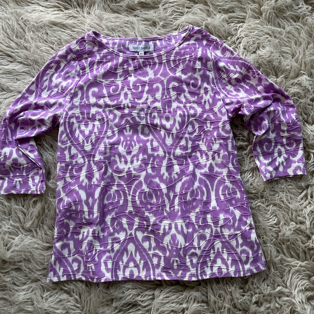 NWT Emily Daniels purple/white paisley textured top size PS